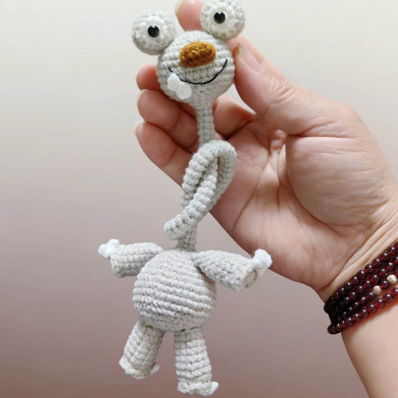Art Toy Familia - Sid the Sloth Crochet Long Neck, Ice Age Character Crochet, Bag Charm Gift, C006 Gray
