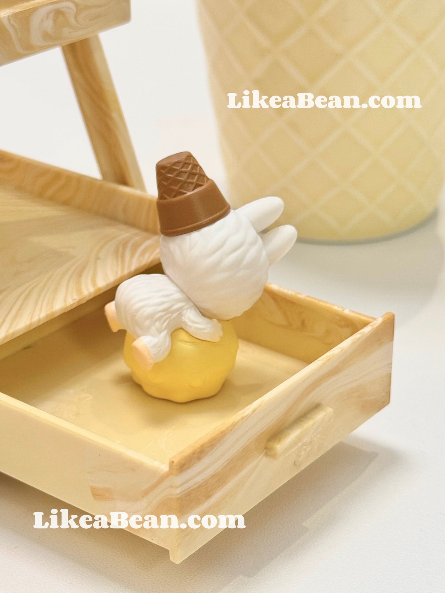 Pop Bean Ice Cream Series (Melted Ice Cream) - Labubu Vanilla Sofa