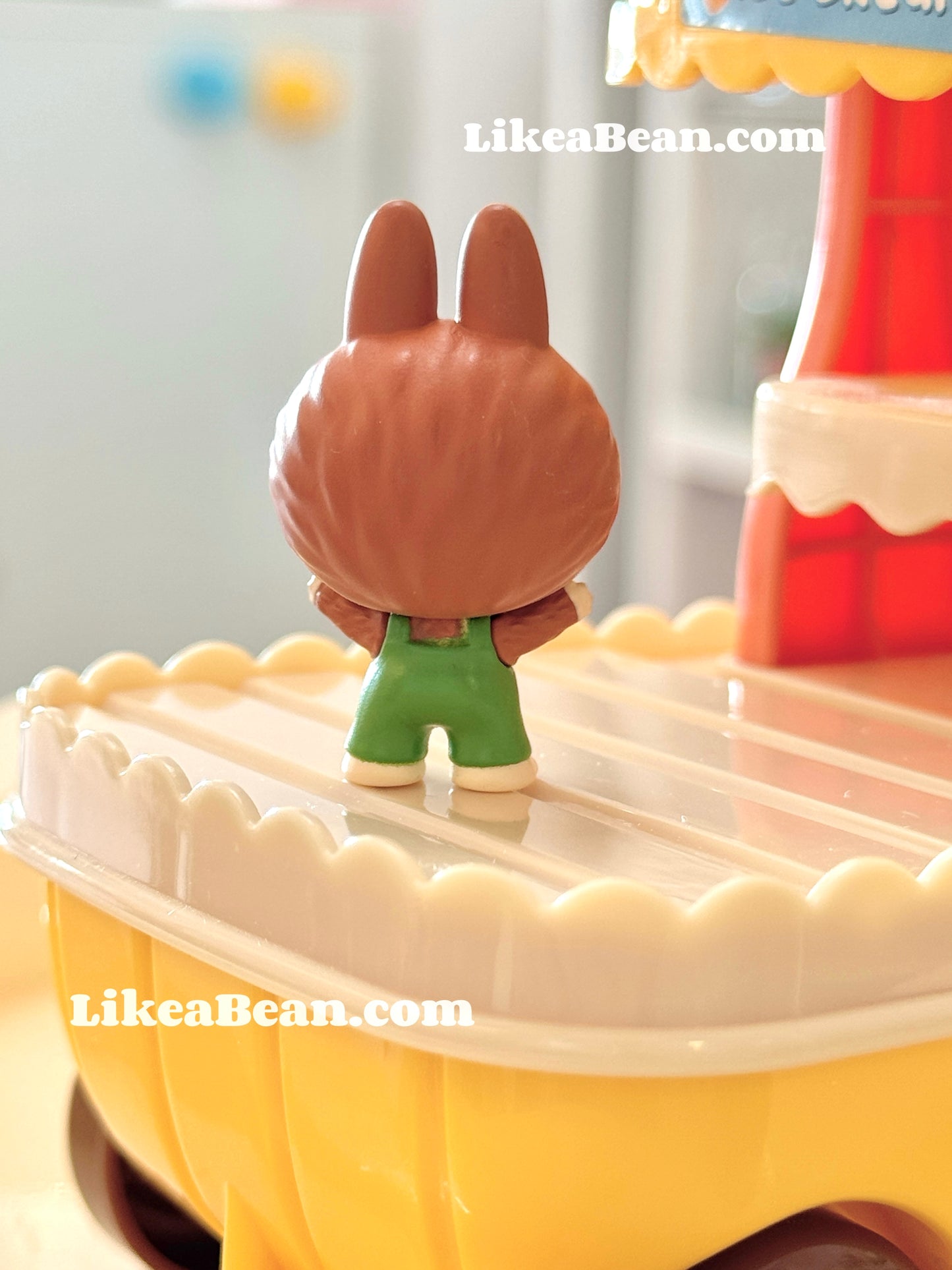 Pop Bean Hugging Series - Labubu Acorn