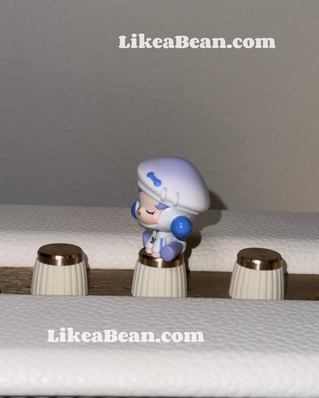 Pop Bean Skullpanda Meditator (Shanghai City limited Edition) - Skullpanda Meditator