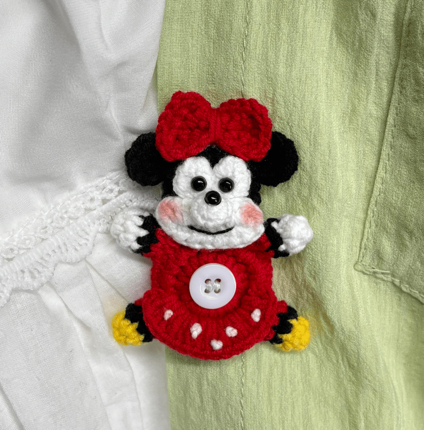 Art Toy Familia - Handmade Crochet Disney Character Button Covers, C001 Minnie