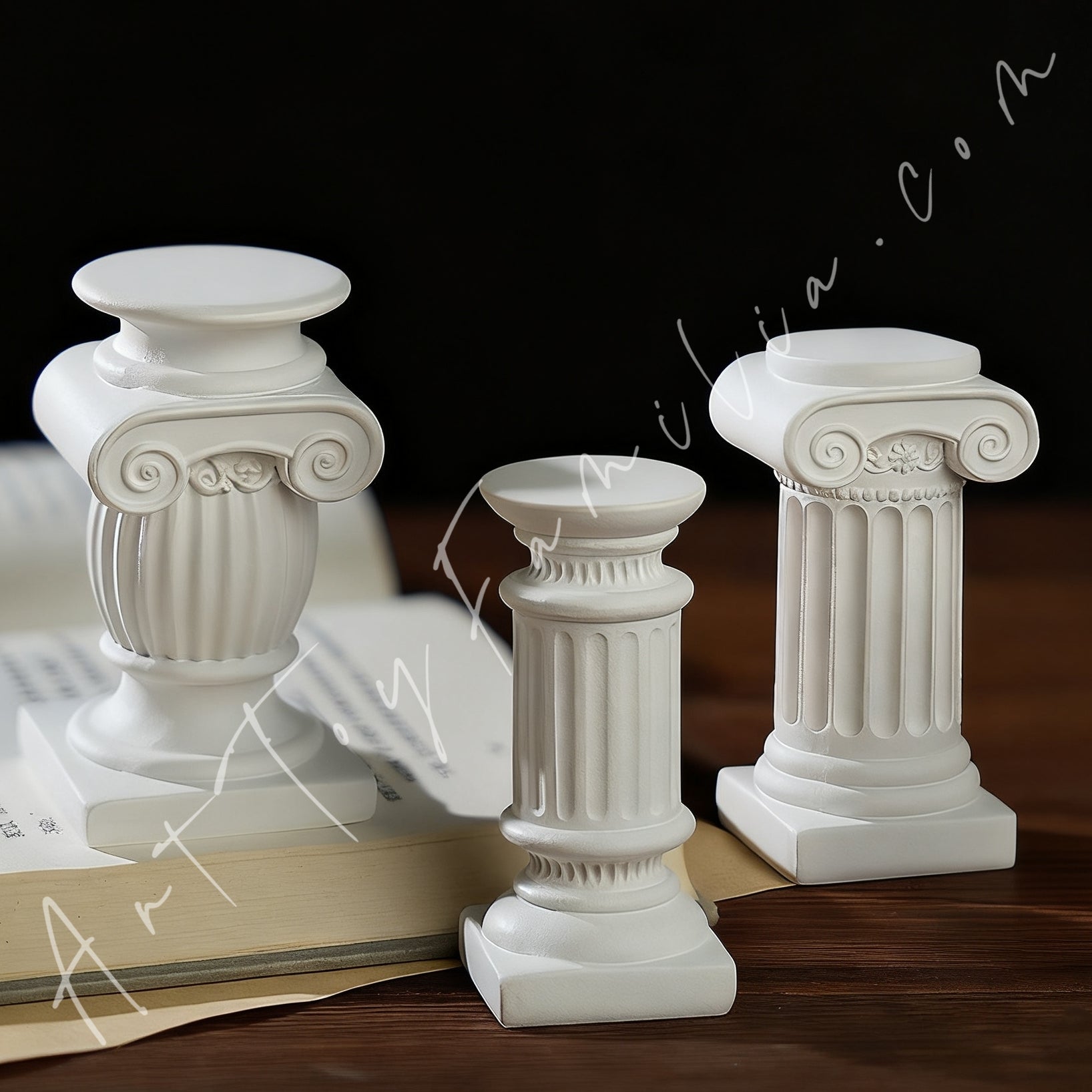 Art Toy Familia - Roman Column Decoration Display - 123 A Display Only No Doll