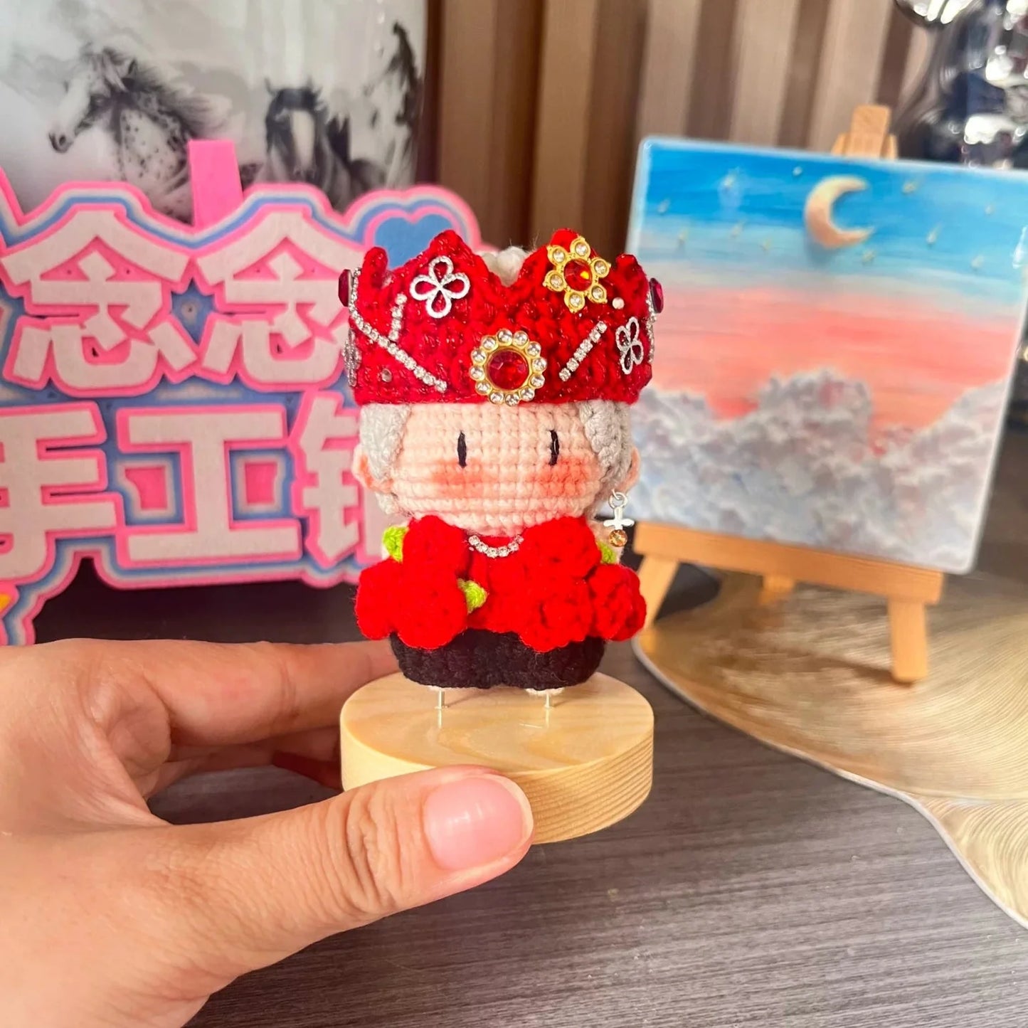 Art Toy Familia - Bigbang G - Dragon Crochet Desk Decor & Keychain, Kpop Handmade Chibi Amigurumi Desk Decor Gift, C011 Red Suit Desk Decor (With Stand)