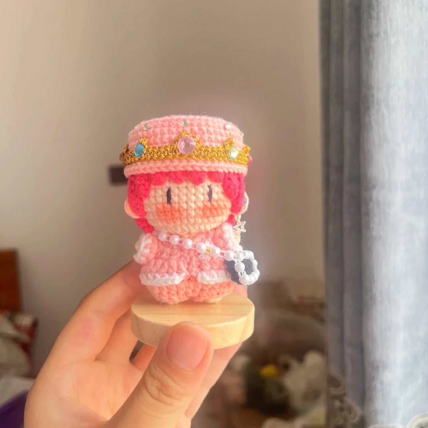 Art Toy Familia - Bigbang G - Dragon Crochet Desk Decor & Keychain, Kpop Handmade Chibi Amigurumi Desk Decor Gift, C011 Pink Outfit Desk Decor (With Stand)