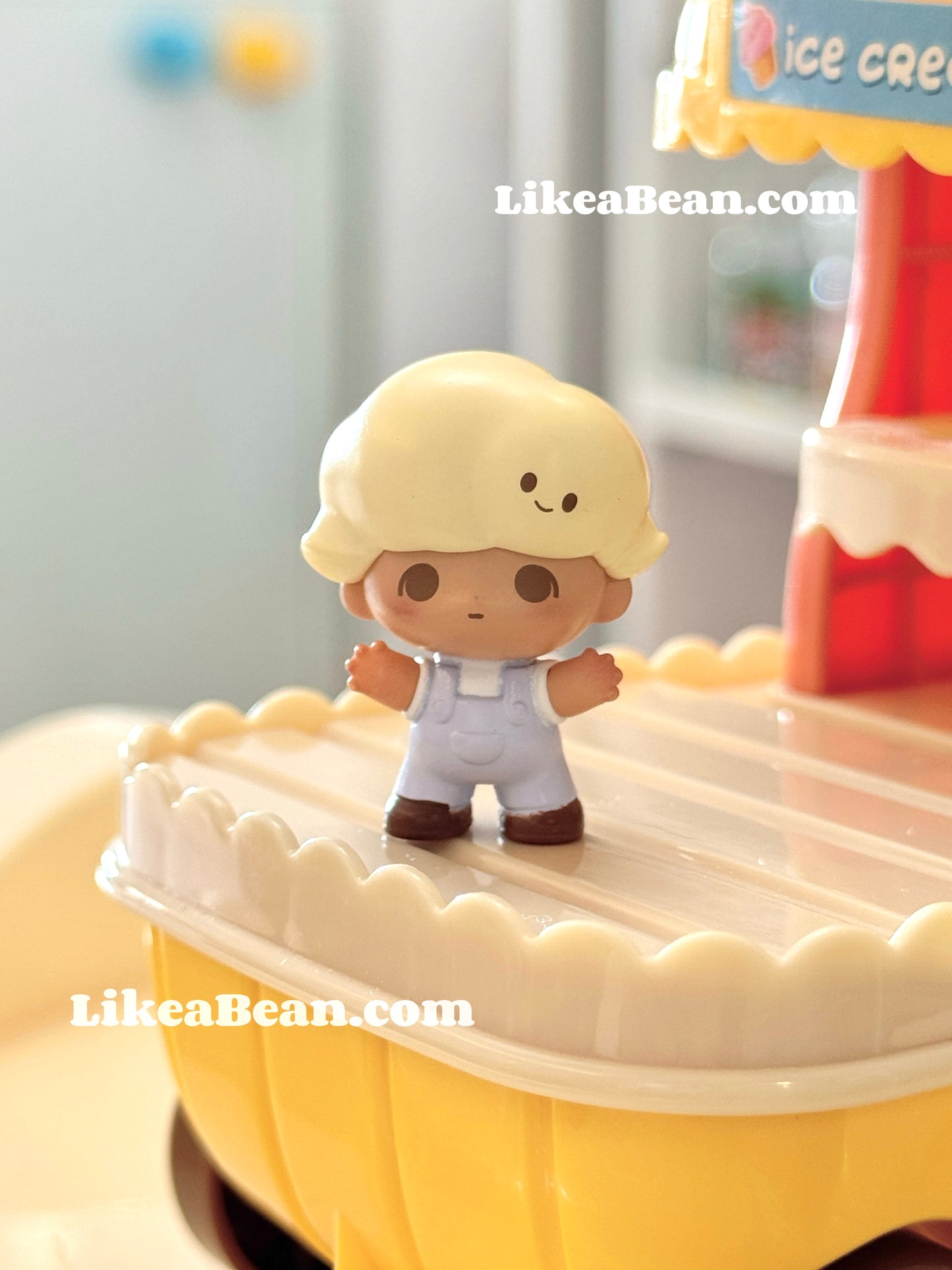 Pop Bean Hugging Series - Dimoo Cream