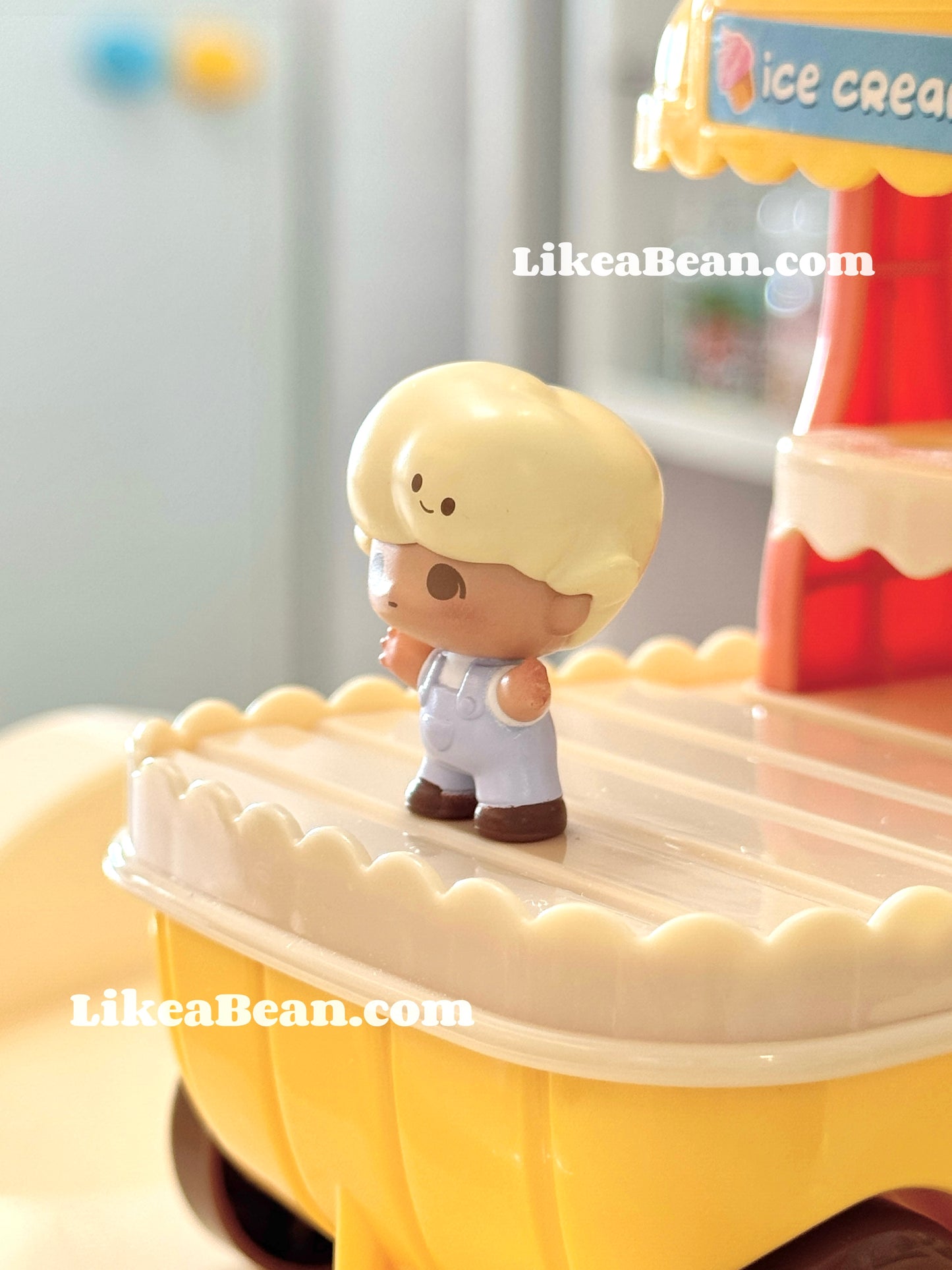 Pop Bean Hugging Series - Dimoo Cream