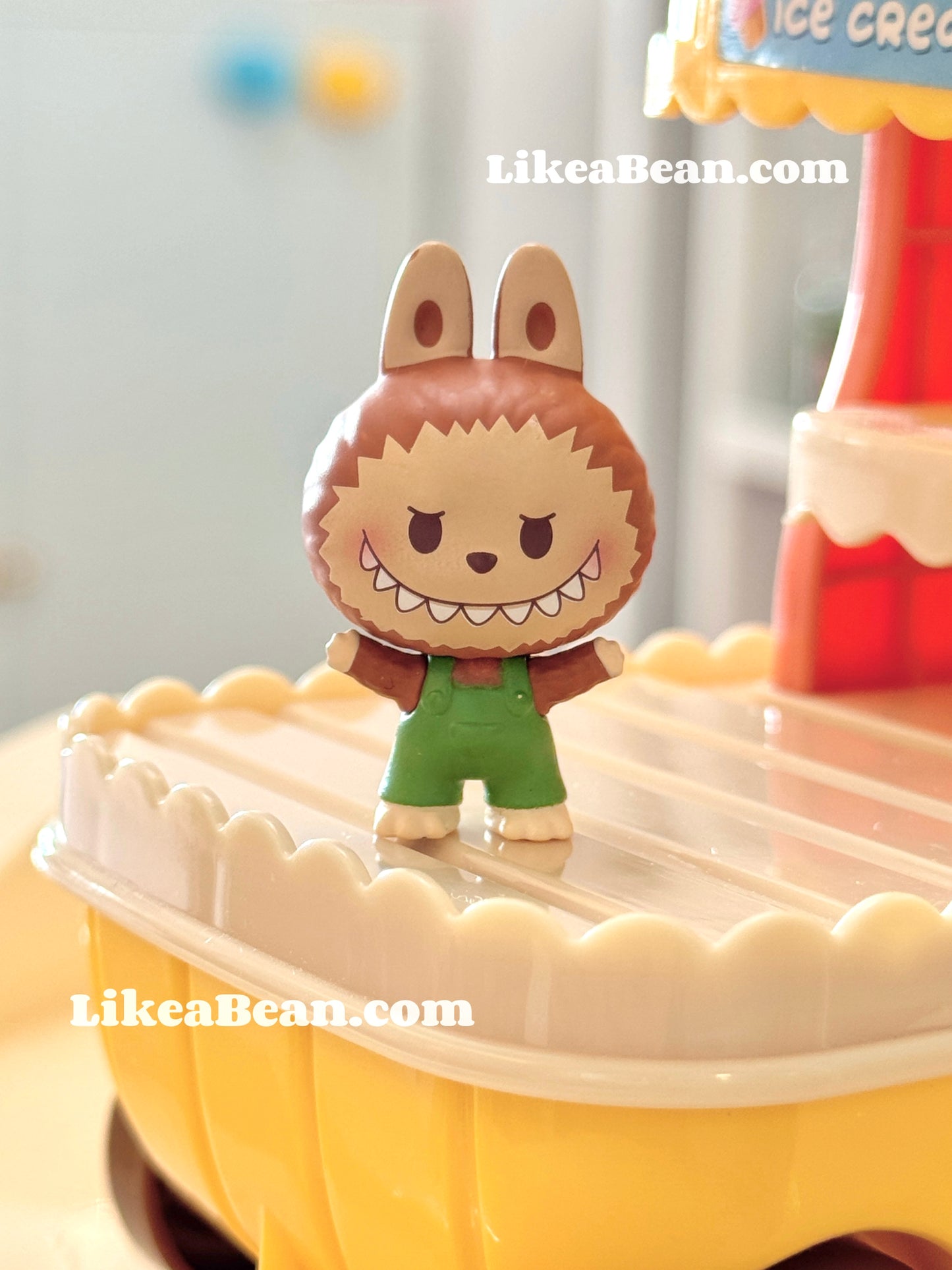 Pop Bean Hugging Series - Labubu Acorn