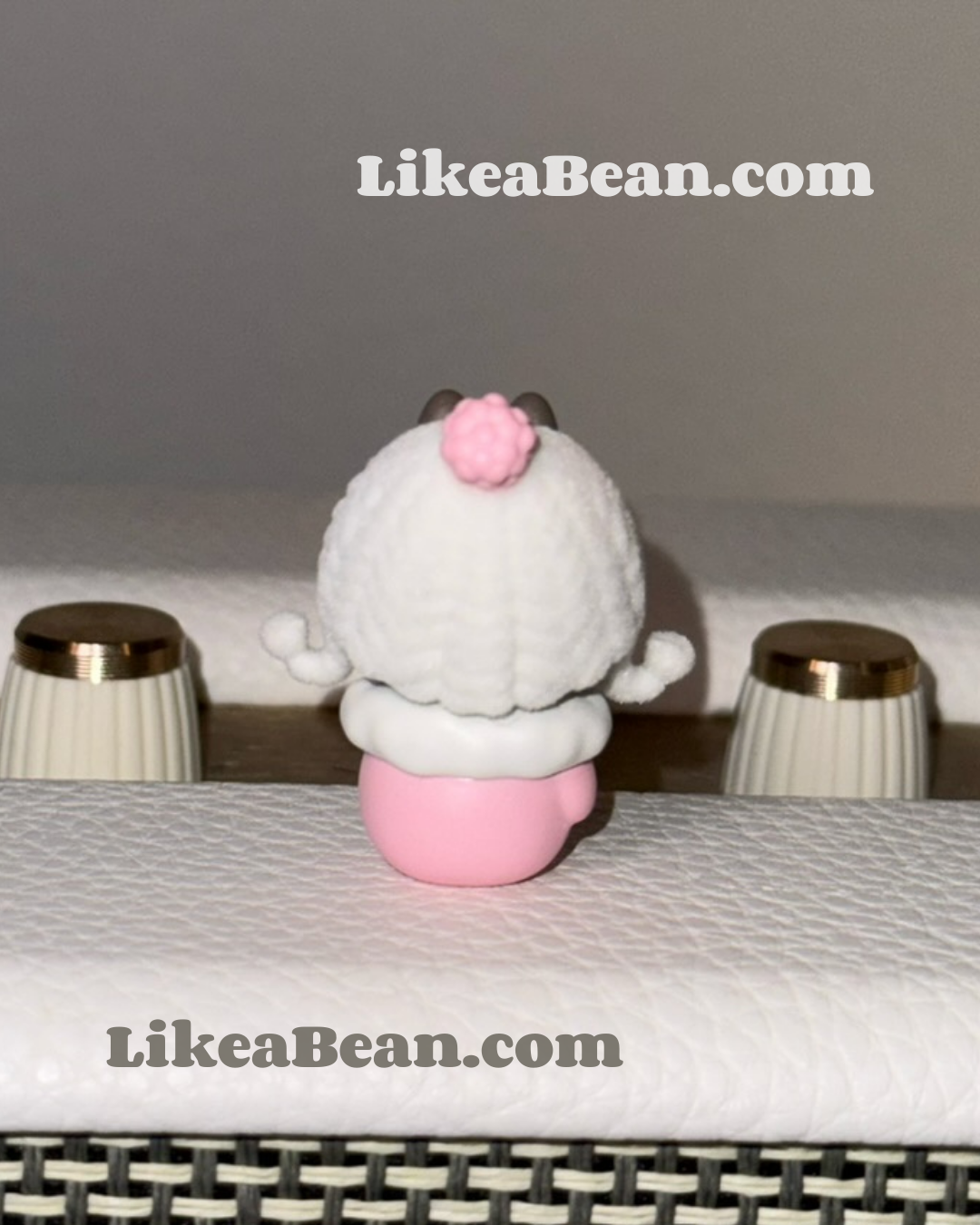 Pop Bean Fluffy & Cozy Series - Labubu Snug Pink Mittens