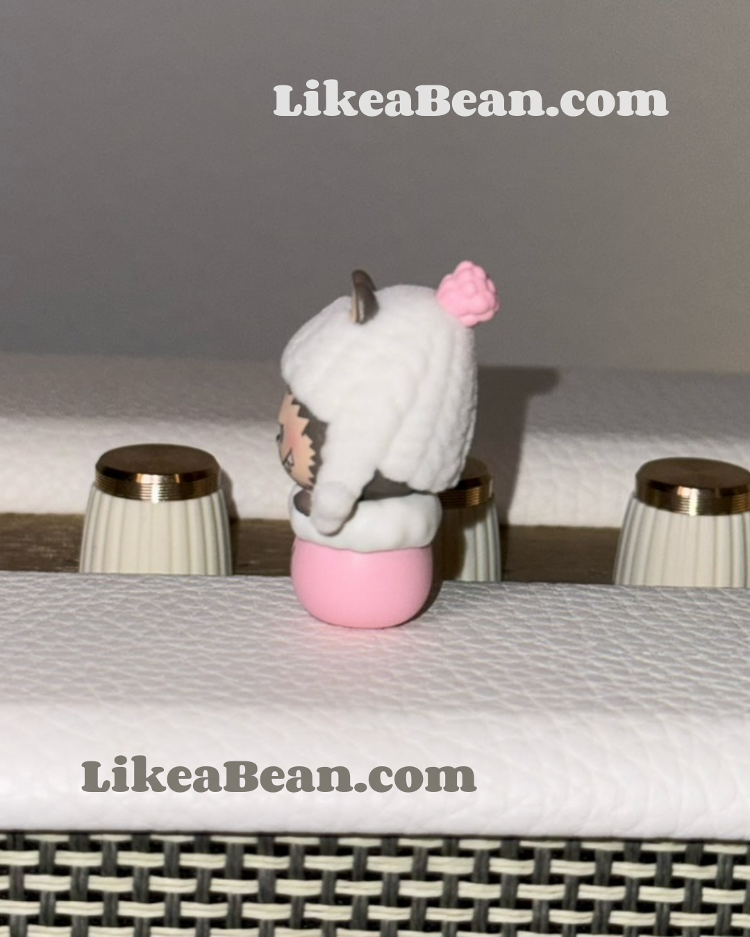 Pop Bean Fluffy & Cozy Series - Labubu Snug Pink Mittens